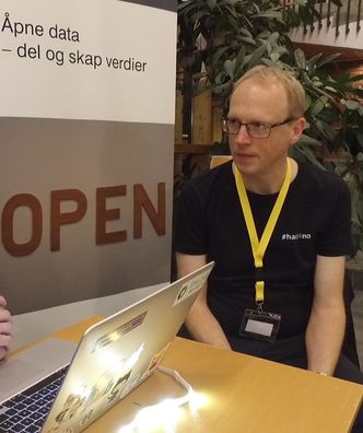 Neste helg tar Statens kartverk og prosjektleder Sveinung Engeland imot flere hundre dataentusiaster som skal lære, blir kjent med hverandre og konkurrere om innovativ bruk av offentlige åpne data. Foto: Kartverket