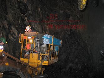 Slik så det ut under bygging av Eiksundtunnelen. Den er enn så lenge verdens dypeste veitunnel. Foto: Statens vegvesen