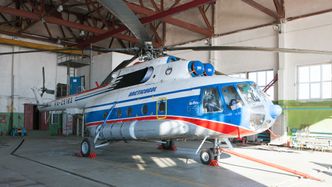 Dette er en Mi-8 som er noe eldre enn ulykkeshelikopteret. Her er CVR plassert noe nærmere skroget på halebommen. Bilde:   Foto