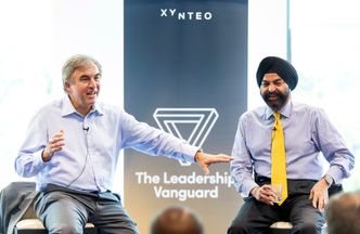 Osvald Bjelland har utviklet et nært samarbeid med toppsjefen i Mastercard, indiske Ajay Banga, nlant annet i samband med lederprogrammet The Leadership Vanguard. Foto:  Privat/Philip Durrant