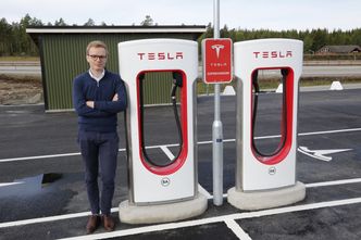 Kommunikasjonssjef i Tesla Norge, Even Sandvold Roland beklager leveringsrotet flere kunder har opplevd, men avviser at Tesla har vært mer opptatt av å levere ut flest mulig biler for å forbedre mars-statistikken, enn å levere til riktig person. Foto: Henrik Skolt/NTB Scanpix