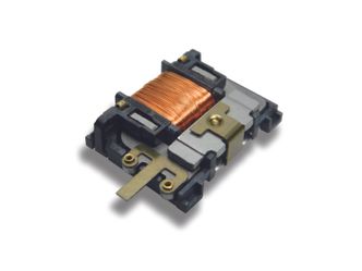 Mekanisk energihøsting: Et lite trykk på en tilsynelatende vanlig lysbryter er nok til å generere kraft for å sende et signal om tilstand. F. eks til å skru på lys eller til å rapportere tilstanden til en sensor, slik som om et vindu er åpent eller lukket. Foto:  EnOcean