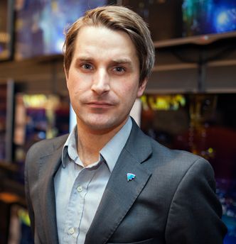 Finn Myrstad hos Forbrukerrådet mener at Telia og Telenor ikke oppfyller forutsetningene som skal til for å utnytte et smutthull i de europeiske reglene om nettnøytralitet. Bilde: Kjell Håkon K. Larsen