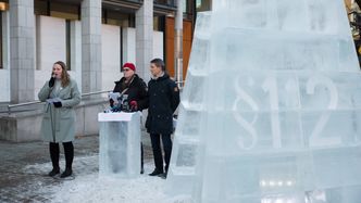 Klimasøksmålet pågår i Oslo tingrett, hvor Greenpeace og Natur og ungdom, med støtte fra Besteforeldrenes klimaaksjon, har saksøkt staten fordi de mener tildelingen av 23. konsesjonsrunde strider imot paragraf 112, miljøparagrafen i Grunnloven. Foto: Ina Steen Andersen