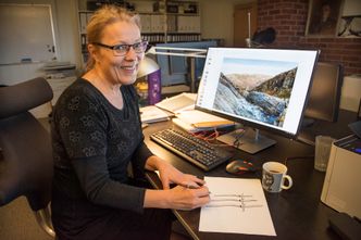 Gode hjelpemidler: Eva Widenoja bruker både pc og blyant i arbeidet som industridesigner, og ideene er mange. Bilde:  Kari Kløvstad