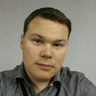 Christoffer Vargtass Hallstensen er senior sikkerhetsanalytiker ved seksjon for digital sikkerhet ved NTNU. Han sier at dette er den alvorligste sårbarheten som er avdekket i nyere tid. Bilde: NTNU