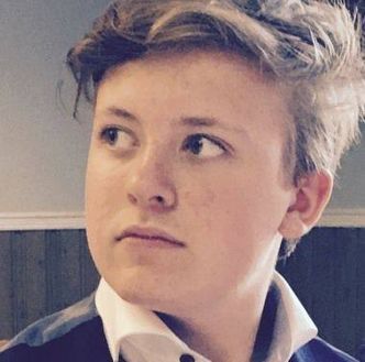 Jonatan Romuld Hansen (15) fikk ståhjuling i julegave. Bilde:  Privat