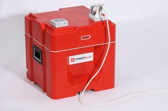 Hver modul har er 230 volt strømuttak integrert. Foto:  Power-Blox