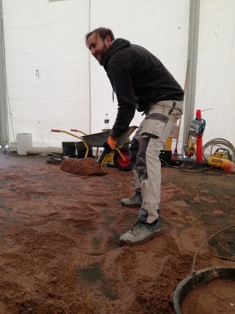 Tilsetningsmaterialene viste seg dessverre å ha mer varierende kornstørrelse enn spesifisert. Det kostet en ny slange, en ny betongpumpe, en grundig rengjøring av skriveren og flere ukers forsinkelse. (Foto: Ulrik Andersen)