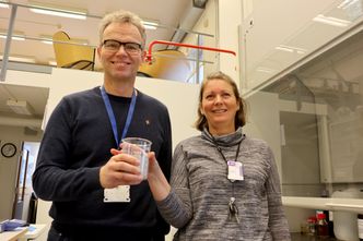 <p class="p1">Ikke askefast: Teknologisjef i Norsep, Per Bakke og daglig leder i morselskapet OiW, Susan Heldal, har stor tro på at ny prosessteknologi kan hente ut verdifulle råstoffer og redusere både mengden og farlighetsgraden av flyveasken.</p>