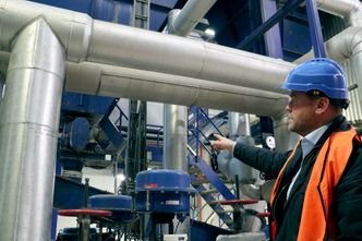 <span>Lukket flukt: Teknisk direktør i Energigjenvinningsetaten i Oslo, Johnny Stuen, viser frem det enorme rørsystemet som leder avgassen fra forbrenningen inn til filtrene og prosessen som henter ut flyveasken. </span>