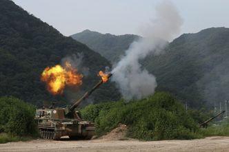 Dette bildet av en K9 som skyter ble tatt samme dag som ulykken skjedde, fredag 18. august i fjor, på det som da var den største artilleriøvelsen Sør-Korea har gjennomført noen gang, like ved grensa mot nord. Bilde: Lim Byung-shick