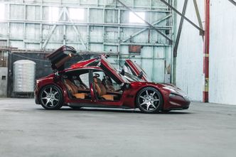 Fisker EMotion har såkalte sommerfugldører som er hengslet foran og bak. Foto: Fisker Inc.