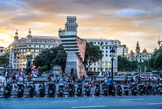Barcelona skal bytte ut Windows med Linux. Her fra Plaça de Catalunya. Illustrasjonsfoto. Foto:  Alvik, Halvard