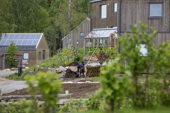 Økolandsbyen er delt i tre, med aktivhus, en gård og et næringssenter. Foto:  Meek, Tore/NTB Scanpix