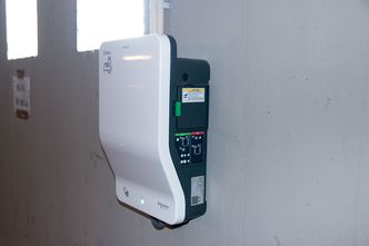 EVlink-ladestasjoner leveres av Schneider, og er en velfungerende og praktisk løsning. 