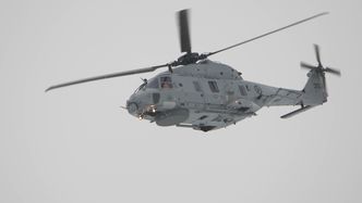 Det første ferdige fregatthelikopteret på vei inn til Kjeller 22. januar. Bilde:  Eirik Helland Urke