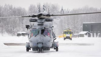 NH90-helikopteret mellomlandet på Kjeller for å etterfylle drivstoff på veien mot Bardufoss. Bilde: Eirik Helland Urke