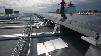 Installasjon av paneler. Foto:  Fusen