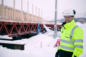 Morten Hernes, teknisk sjef i Maxbo Teknikk, jobber nå med å videreutvikle brukonseptet så det kan brukes over lengre spenn enn i E16-prosjektet. Foto: Mari Gisvold