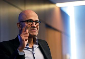 Microsofts øverste leder Satya Nadella har kuttet hardt de siste årene. Nærmere åtte tusen ansatte måtte gå da selskapet gikk på blodrøde tall etter Nokia-oppkjøpet i 2015. Foto: Shannon Stapleton, Reuters