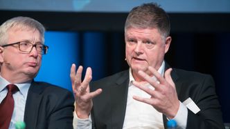 Karl-Erik Schøtt-Pedersen (Norsk olje og gass) og Jacob Schram (Cirkle K). Foto: Eirik Helland Urke