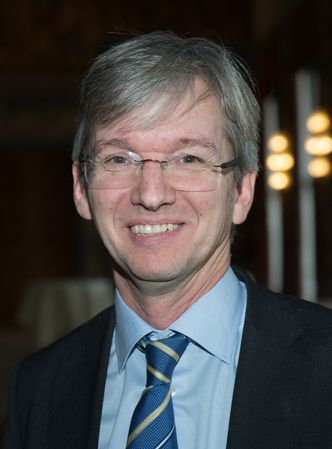 Åpenhet er et av de viktigste prinsippene vi har i forvaltningen, sier statssekretær Paul Chaffey. Han trakk linjene tilbake til offentlighetsloven fra 1970 og fram til lanseringen av dagens elektroniske tjeneste eInnsyn, som erstatter OEP. Foto: Marius Jørgenrud