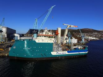 SMST har levert bølgekompensert kran og gangvei (Walk to Work) til Acta Marine-skipet. Det er lugarplass til 210 personer. Bilde:  Ulstein