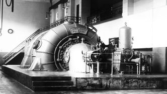 Damp: Den aller tidligste elektriske kraften ble produsert av dampmaskiner. Foto: Ukjent, Oslo Museum