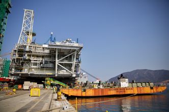 Dockwise White Marlin kommer til å bruke omkring seks uker på å frakte plattformdekket fra Sør-Korea til Norge. Foto: Roar Lindefjeld/Statoil