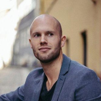 Vi må være åpne om hvor moden teknologien er, sier Simon Ousager. Foto: Twitter