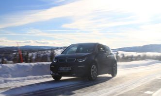 BMW i3 på vinterføre. Foto: Ståle Frydenlund
