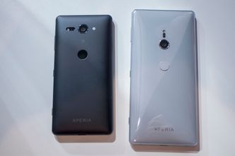 Blank og matt; Xperia XZ2 har en blank finish i tykt Gorillaglass på baksiden. XZ2 Compact er i matt polykarbonat som etter sigende skal være meget motstandsdyktig mot riper. Foto: ORV