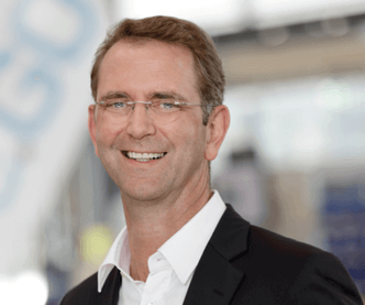 Professor Günther Schuh, som er administrerende direktør for den nye tyske bilprodusenten e.GO, er ikke redd for å karakterisere elbiler med store batterier som feilgrep. I stedet peker han, naturligvis, på sin egen elbil fra e.GO, som er enkelt konstruert og lett å kjøre. Prisen blir dermed lav, og det skal appellere til kundene.  Foto:  e.GO