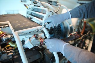 Dette er et av de nye sikkerhetstiltakene etter Turøy-ulykken: En ny og sterkere magnet plassert midt i oljestrømmen (FFMP). Foto:   Per Erlien Dalløkken