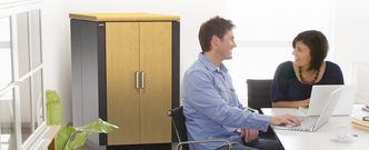 MIKRODATASENTER: NetShelter CX fra APC by Schneider Electric er lydtette miniserverrom perfekt for små kontorer!