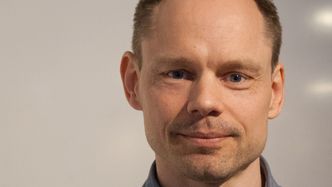 Leder av Telenors sikkerhetssenter i Arendal, Gunnar Ugland, sier ID-tyverier er et fenomen som brer om seg. Foto: Varog Kervarec
