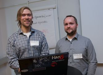 Ekspertene Egil Aspevik og John-André Bjørkhaug har til sammen 20 års erfaring med å bryte seg inn i datasystemer. Foto: Marius Jørgenrud