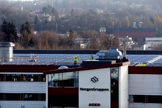 – Her i Norge har byggeiere som Asko, OBOS og Oslo kommune har gått foran og vist at solenergi kommer til å bli en viktig brikke i fremtidens miljøeffektive bygg, sier Trine Berentsen, daglig leder i Solenergiklyngen. Bildet viser et av Askos anlegg på Kalbakken i Oslo. Foto: Kristin Svorte. Bilde:  Kristin Svorte