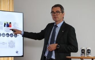 Konsernsjef Svein Richard Brandtzæg gikk torsdag gjennom tidslinjen for situasjonen ved Alunorte i Brasil. Bilde:  Tore Stensvold