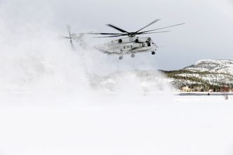 Et Sikorsky CH-53E Super Stallion fra US Marines Corps lander under vinterøvelsen Cold Response i Norge i 2016. Bilde:  Torbjørn Kjosvold / Forsvaret