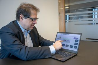 Tro på eksponentiell vekst: Thin Film Electronics ASA er straks klar til å trykke elektronikk på tynn stålfilm og sjefen Davor Sutija tror markedet vil vokse dramatisk og at de er svært godt posisjonert med din nyte trykkteknologi. Foto: Odd Richard Valmot