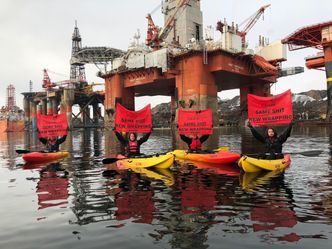 Greenpeace er lite imponert over hvordan Statoil følger opp meldingen om navneendring. I forrige uke meldte selskapet at de skal bytte navn til Equinor for å signalisere at de driver med mer enn bare olje. Foto: Greenpeace