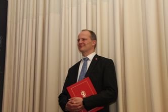 Kystrutekontrakter er signert. Samferdselsminister Ketil Solvik-Olsen mener det var godt med konkurranse for å få fram de beste tilbudene på Kystruten. Han har tro på at miljøbonus kan bidra til ytterligere utslippskutt. Bilde:  Tore Stensvold