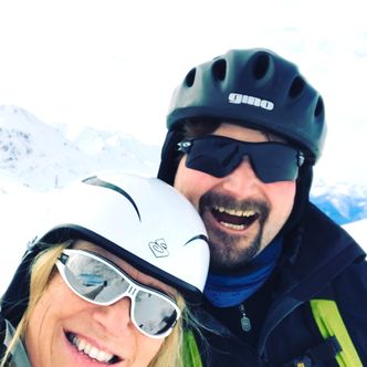 Ski: Toril Nag og Kjetil Flesjå står mye på ski. I april skal de tilbringe en uke i Zermatt i Sveits. Foto: Privat