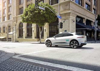 Jaguar I-Pace skal brukes i en flåte med 20.000 selvkjørende biler fra Waymo. Foto:  Jaguar Land Rover