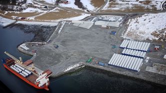 Tre skipslaster er ankommet, men det er fortsatt god plass på den spesialbygde Monstad kai. Foto:  Statkraft