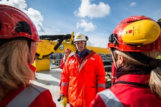 Rosenberg-sjef Jan Narvestad, flankert av arbeids- og sosialminister Anniken Hauglie (til venstre) og Stavanger-ordfører Christine Sagen Helgø. Bilde:  Mathias Klingenberg