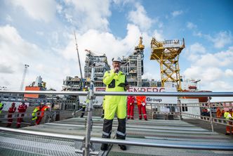 Arne Sigve Nylund i Statoil snakker til de oppmøtte. Bilde:  Mathias Klingenberg