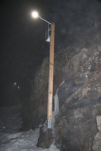 Konstruksjonen av Ilume veglys gir en enkel montering – særlig på stein og fjellgrunn. Bilde: Thor Søndenaa